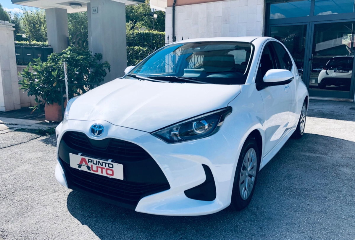 Toyota Yaris 1.0 5 porte Active (5)