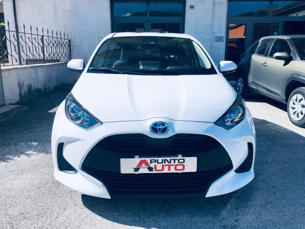 Toyota Yaris 1.0 5 porte Active (6)