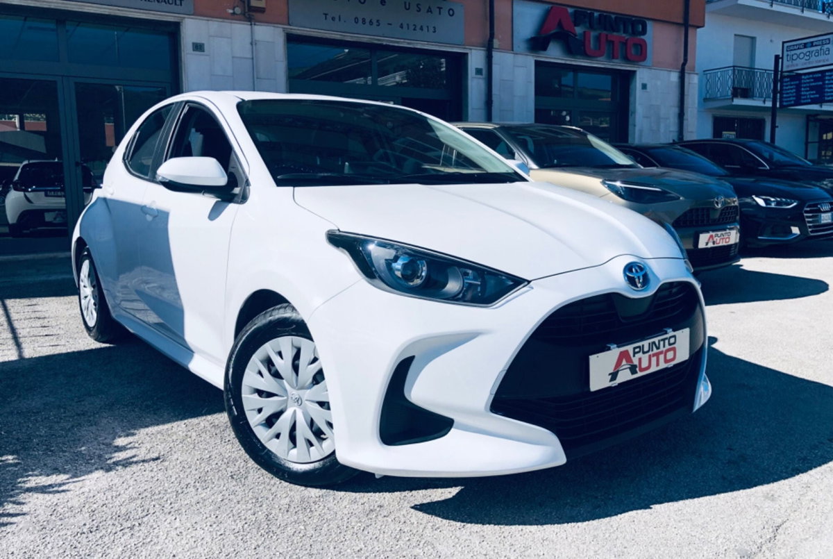 Toyota Yaris 1.0 5 porte Active (7)
