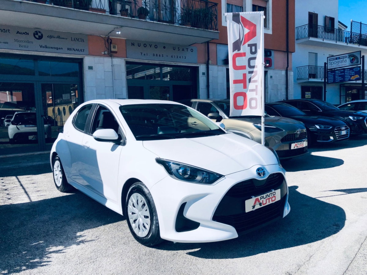 Toyota Yaris 1.0 5 porte Active (8)