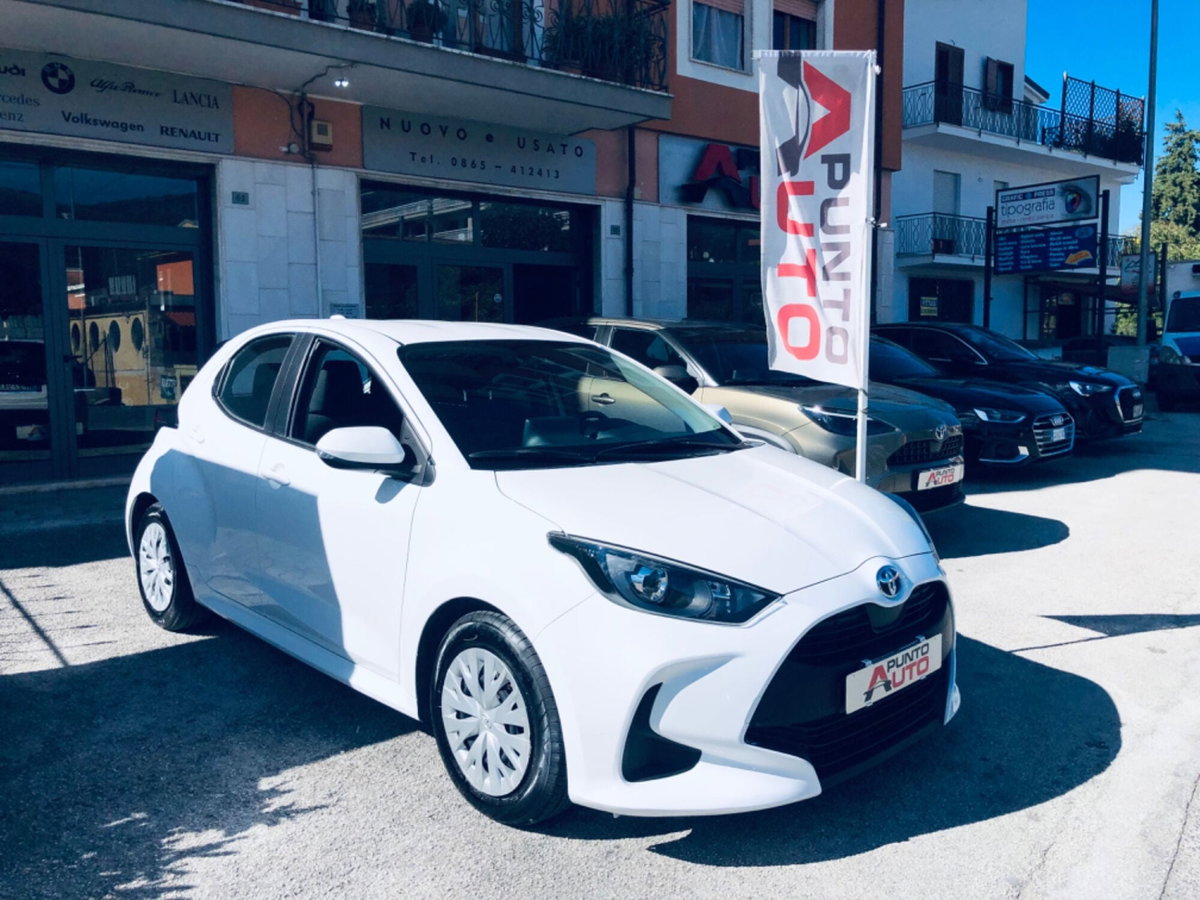 Toyota Yaris 1.0 5 porte Active (9)