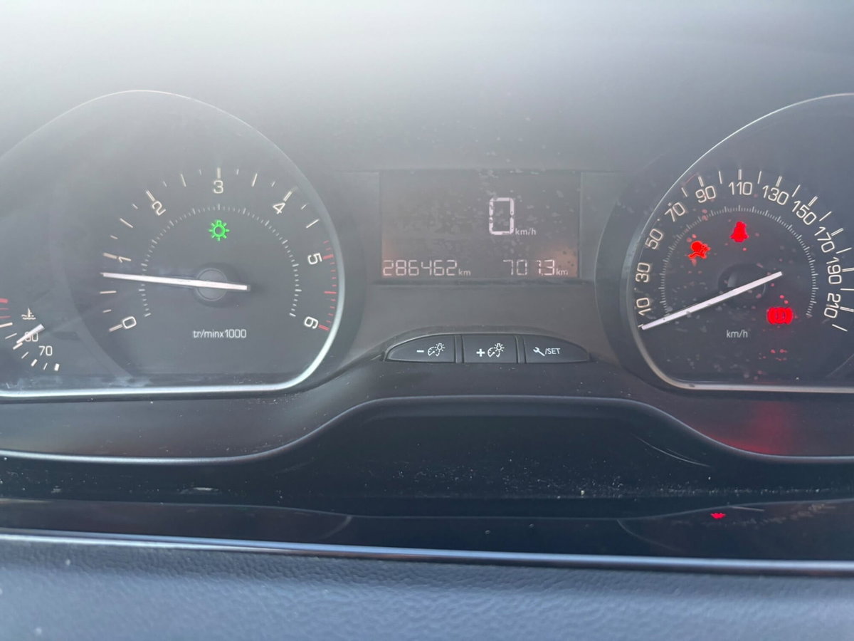 Peugeot 208 75 5 porte Allure (12)