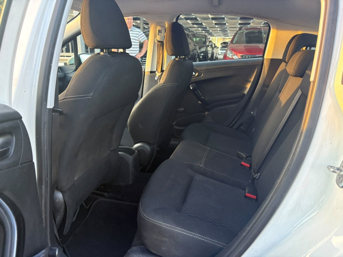 Peugeot 208 75 5 porte Allure (16)