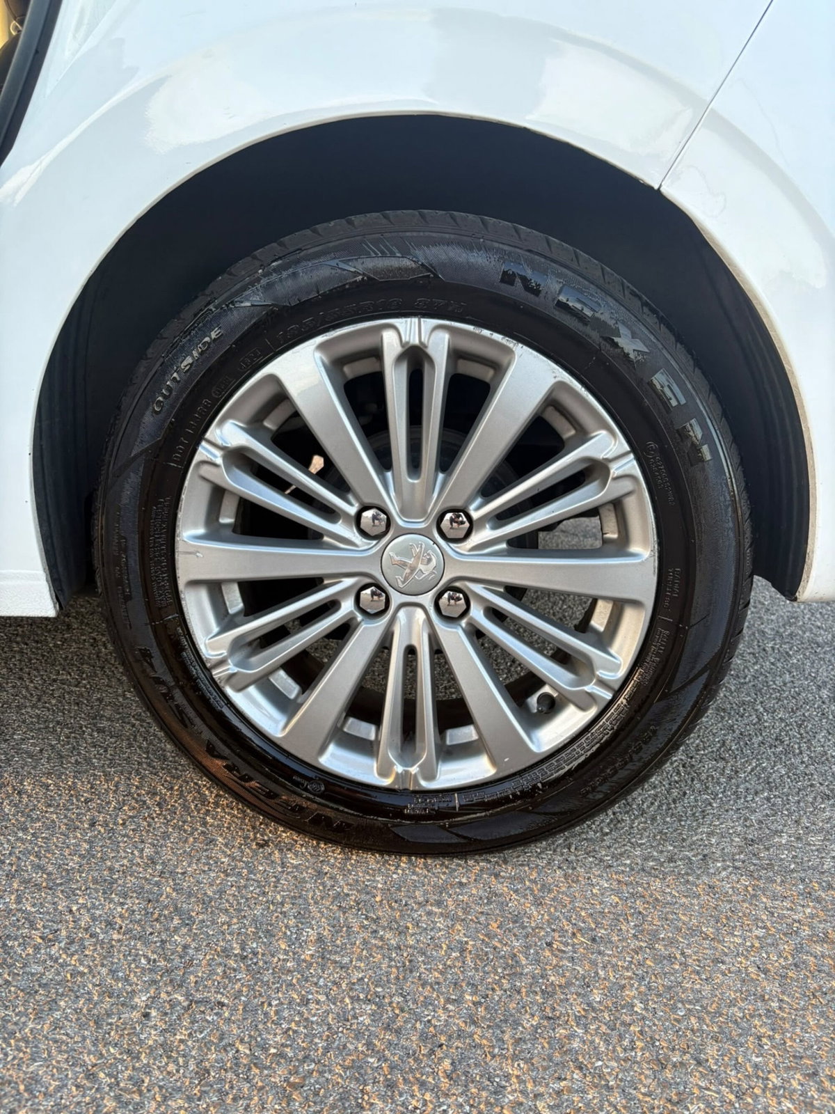 Peugeot 208 75 5 porte Allure (17)