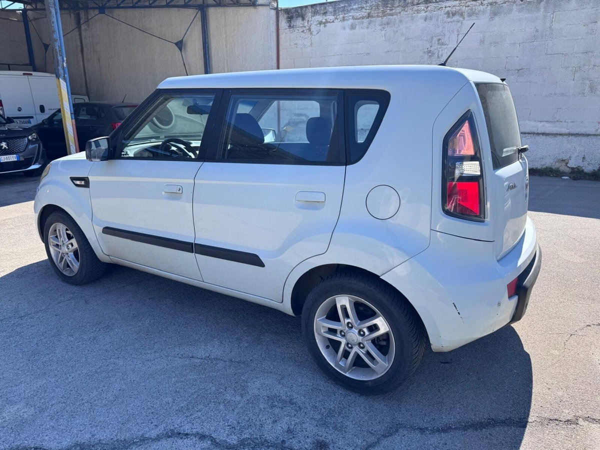 Kia Soul 1.6 CRDi VGT Active (2)