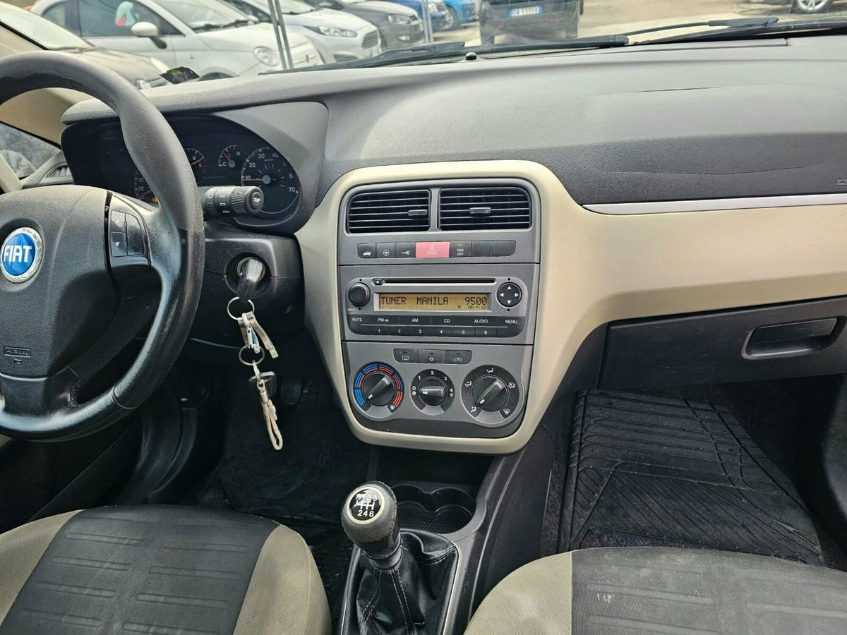 Fiat Grande Punto 1.3 MJT 90 CV 3 porte Sport (8)