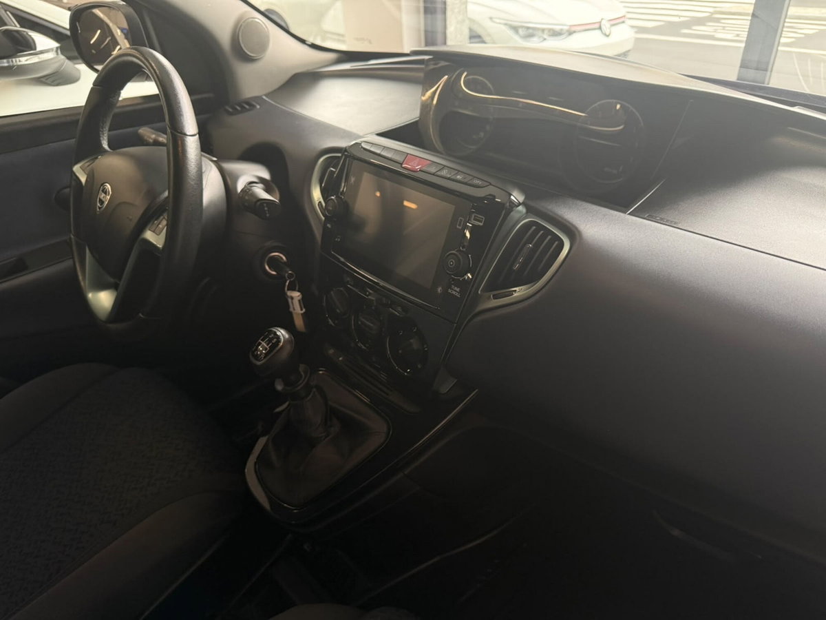 Lancia Ypsilon 1.2 69 CV 5 porte GPL Gold Plus (11)