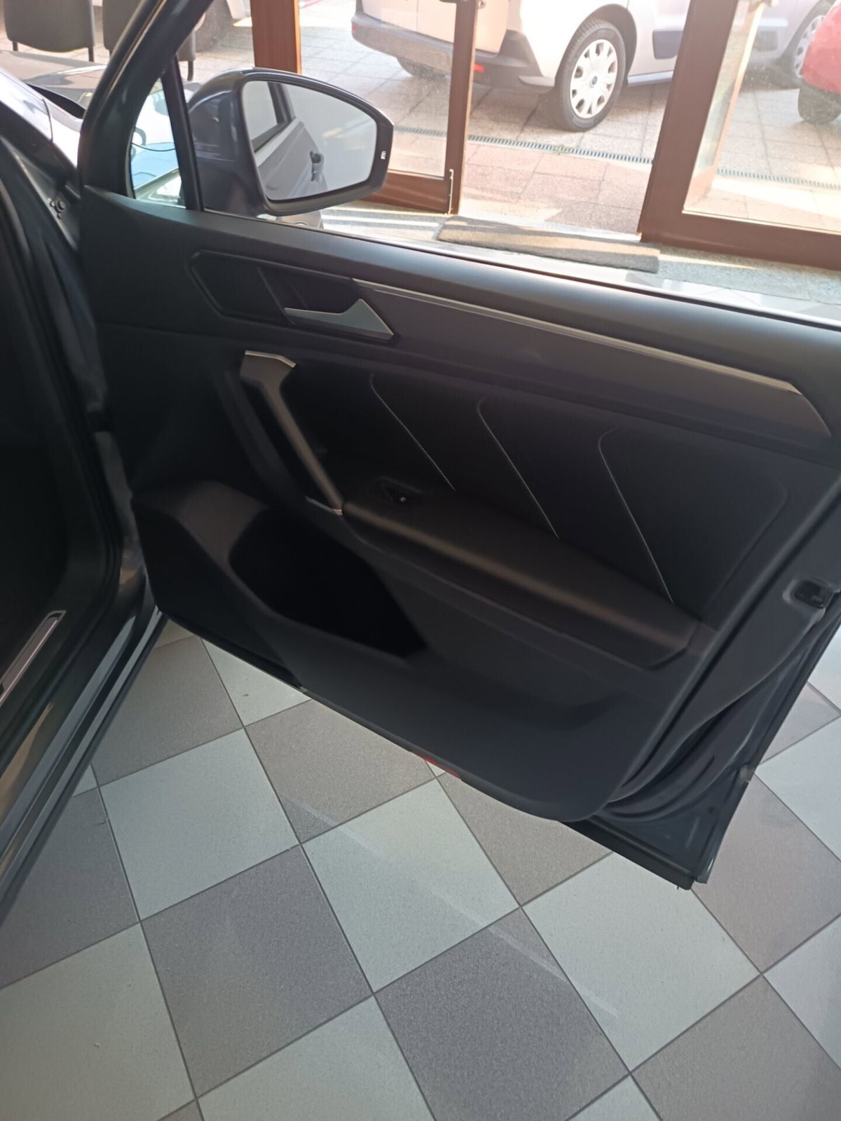 Volkswagen Tiguan 2.0 BiTDI SCR DSG 4MOTION Executive R-Line BMT (11)