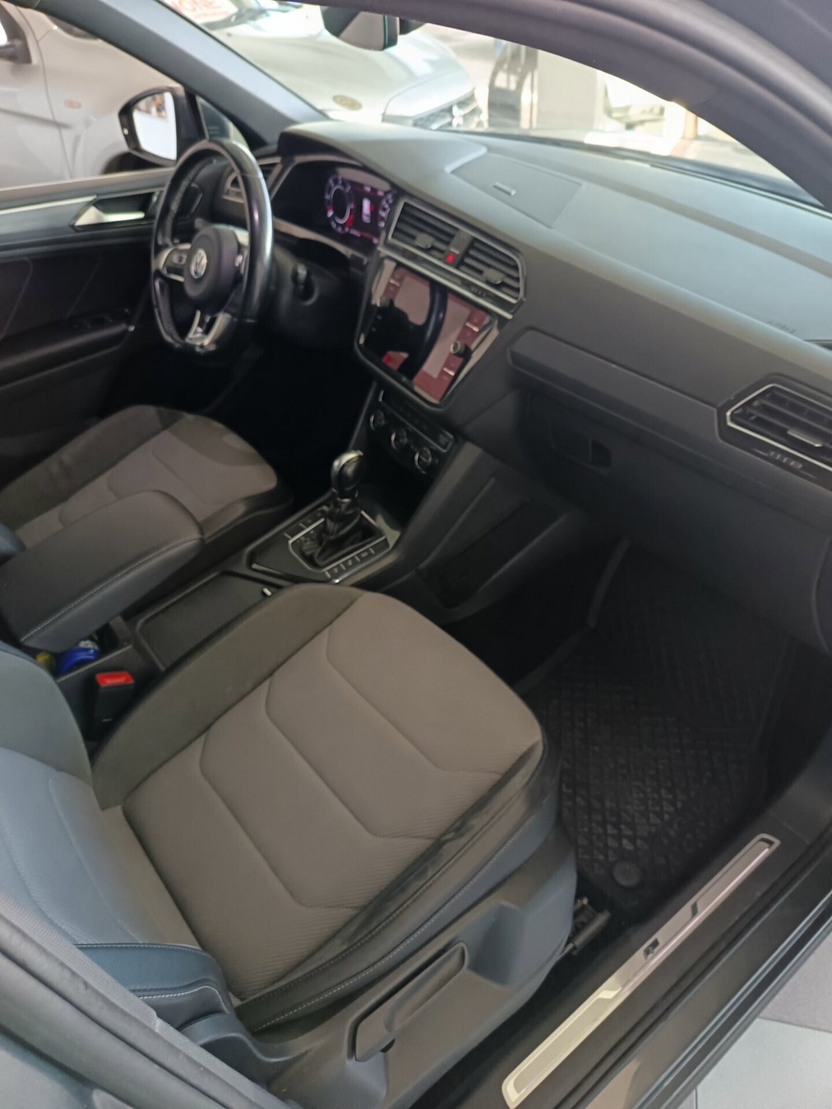 Volkswagen Tiguan 2.0 BiTDI SCR DSG 4MOTION Executive R-Line BMT (12)