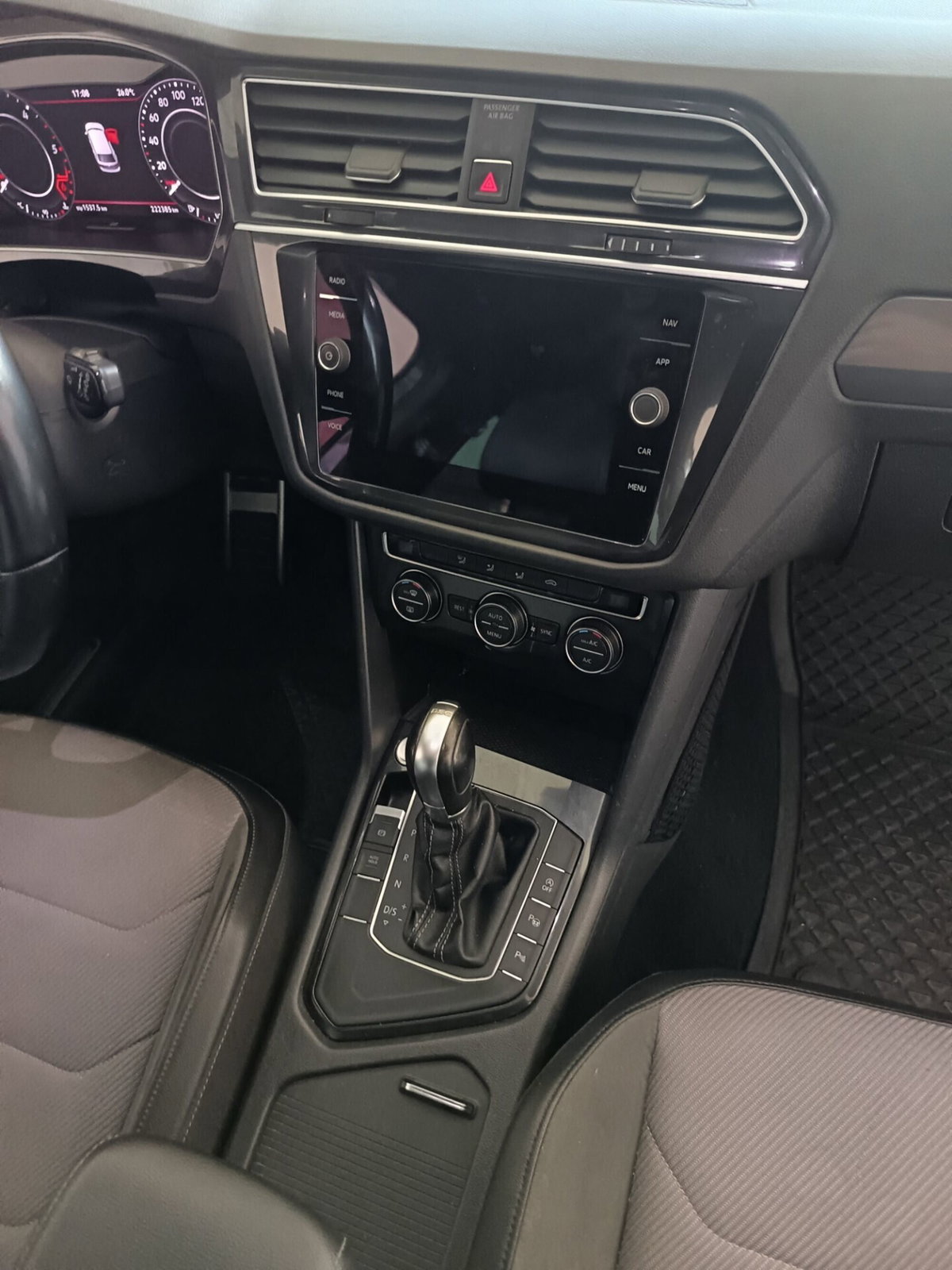 Volkswagen Tiguan 2.0 BiTDI SCR DSG 4MOTION Executive R-Line BMT (14)