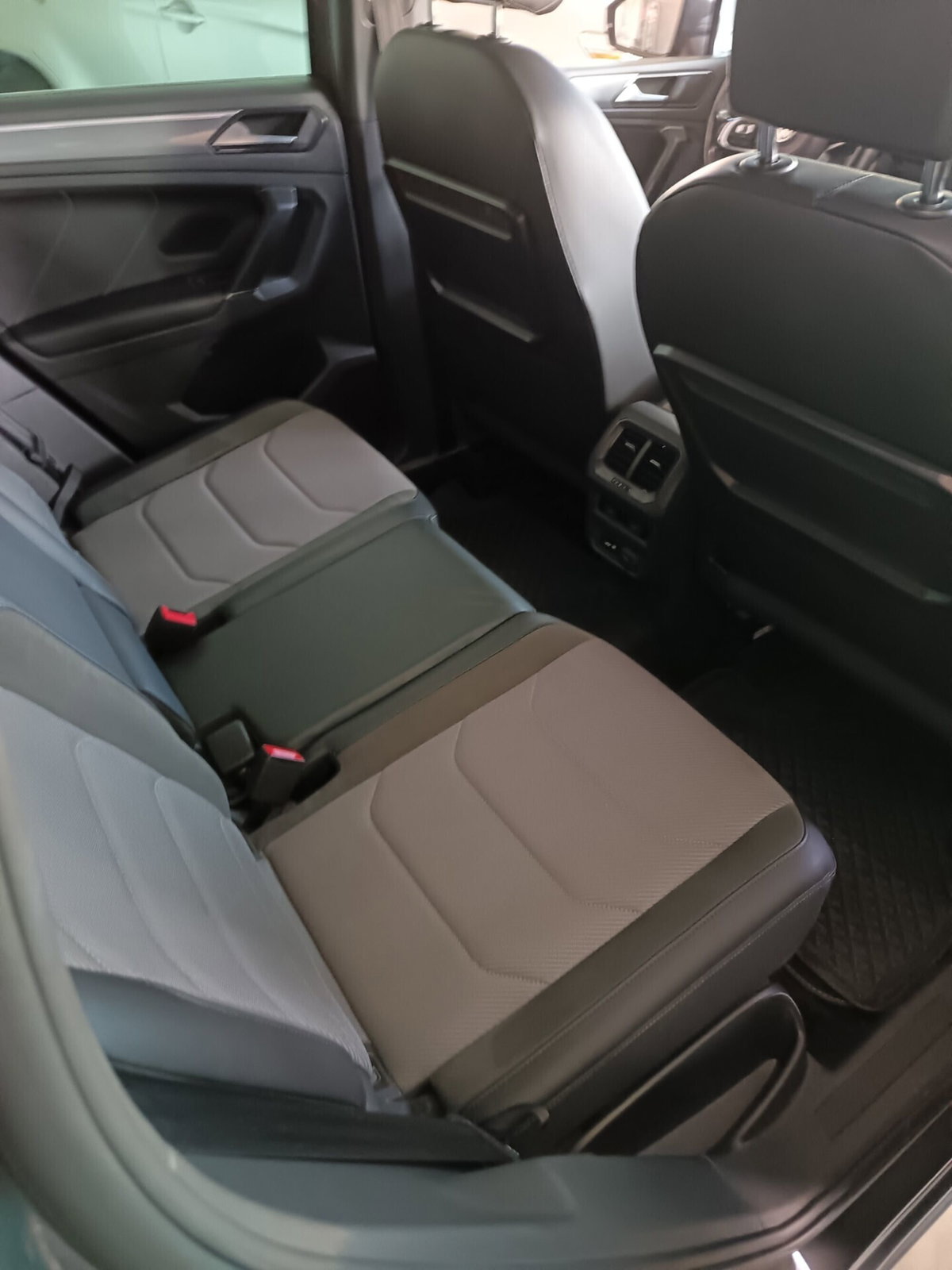 Volkswagen Tiguan 2.0 BiTDI SCR DSG 4MOTION Executive R-Line BMT (16)