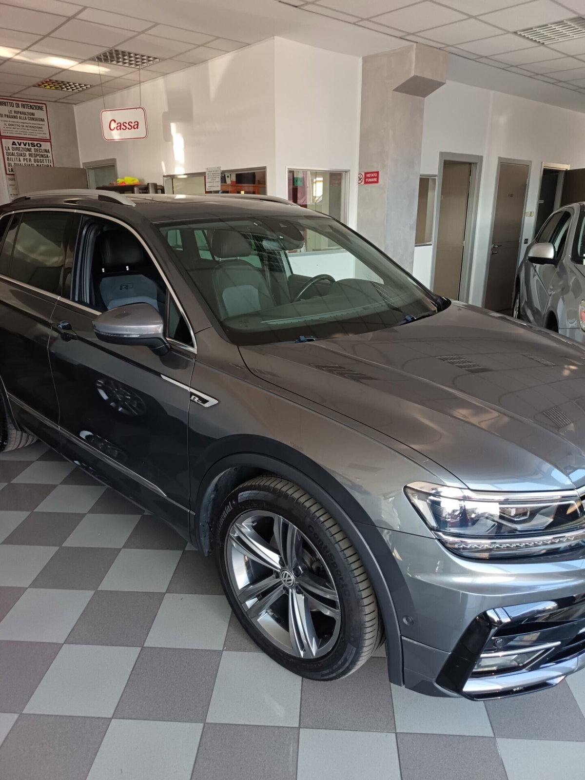 Volkswagen Tiguan 2.0 BiTDI SCR DSG 4MOTION Executive R-Line BMT (2)