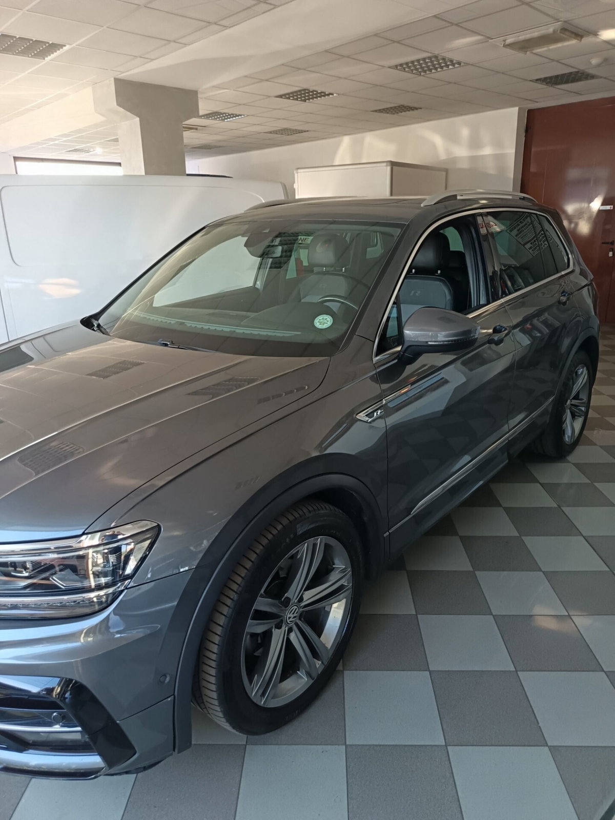 Volkswagen Tiguan 2.0 BiTDI SCR DSG 4MOTION Executive R-Line BMT (3)