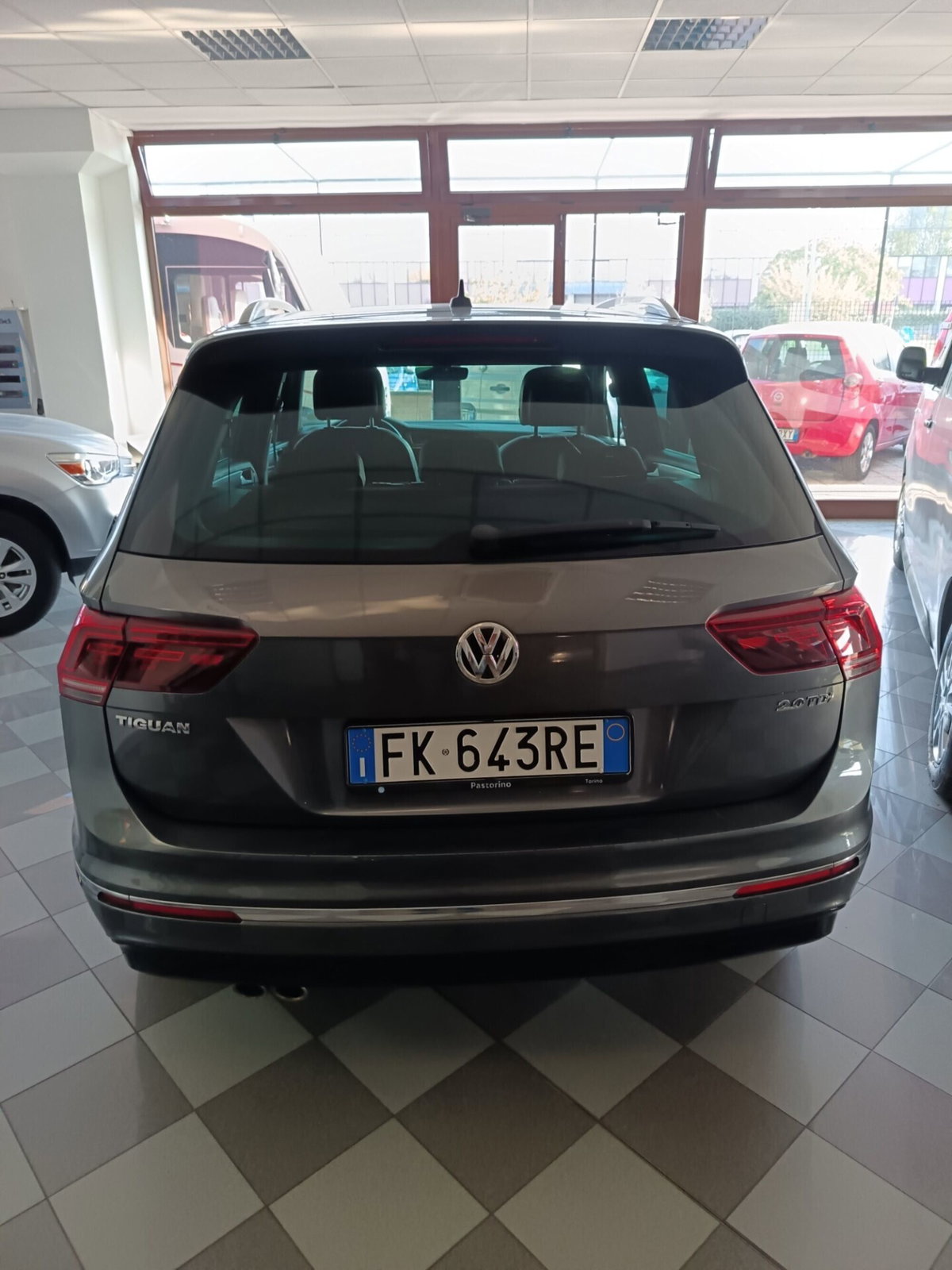 Volkswagen Tiguan 2.0 BiTDI SCR DSG 4MOTION Executive R-Line BMT (5)