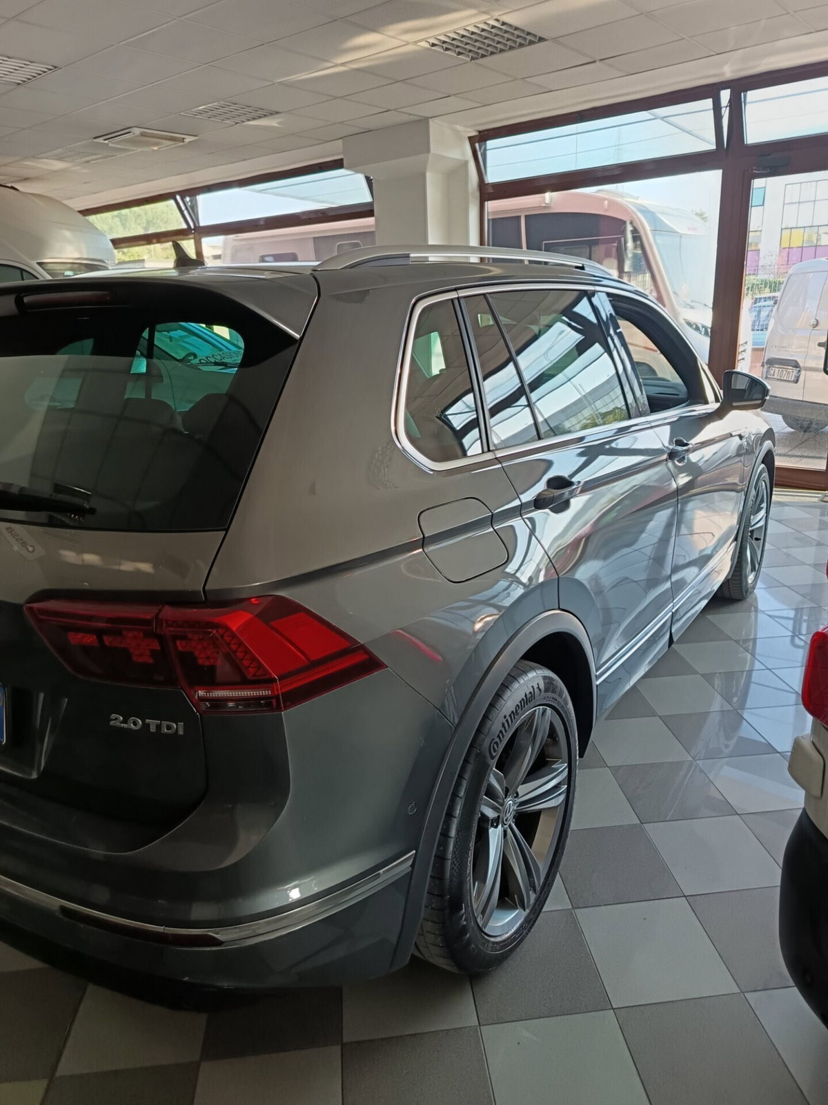 Volkswagen Tiguan 2.0 BiTDI SCR DSG 4MOTION Executive R-Line BMT (6)