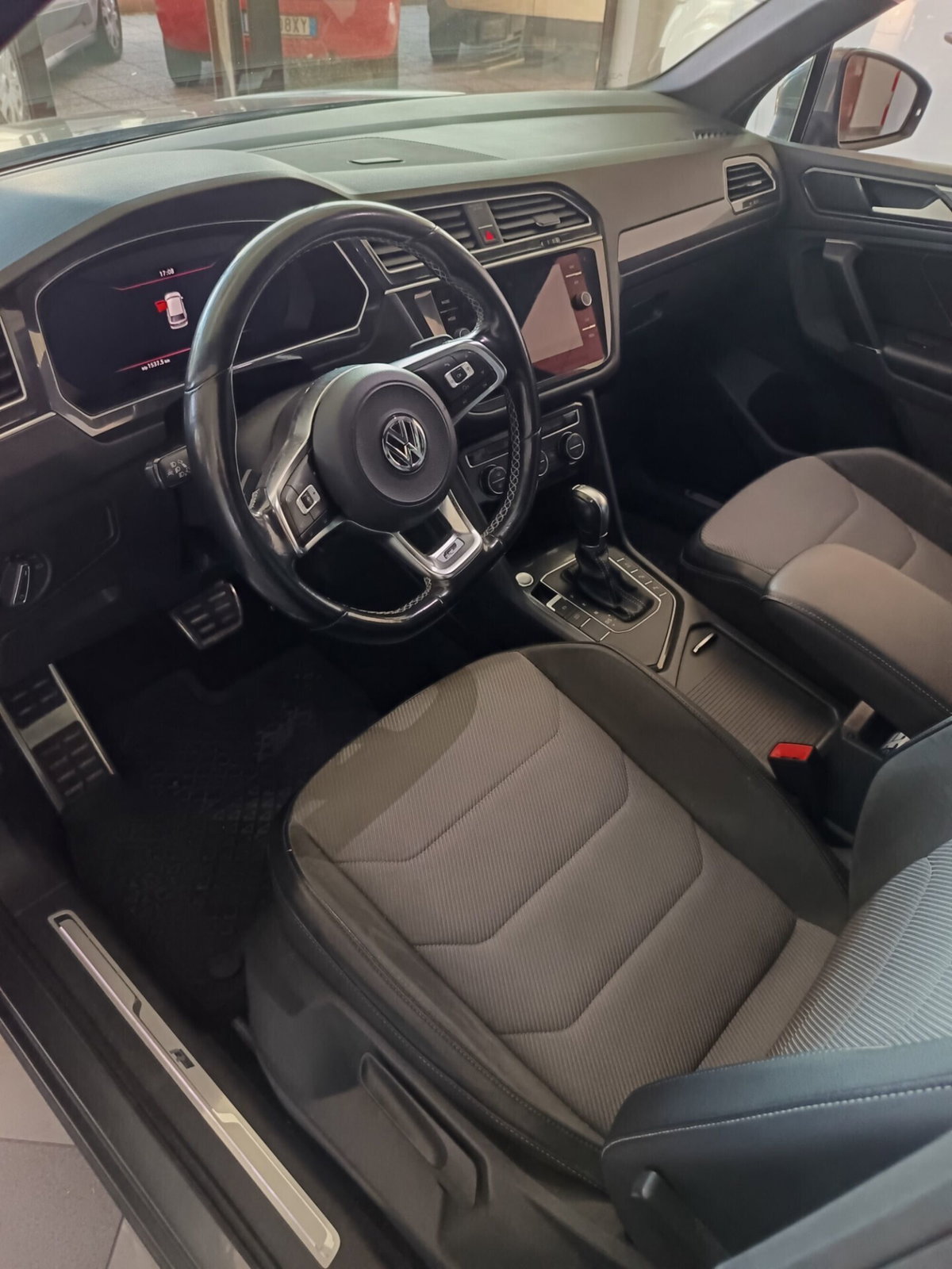 Volkswagen Tiguan 2.0 BiTDI SCR DSG 4MOTION Executive R-Line BMT (8)