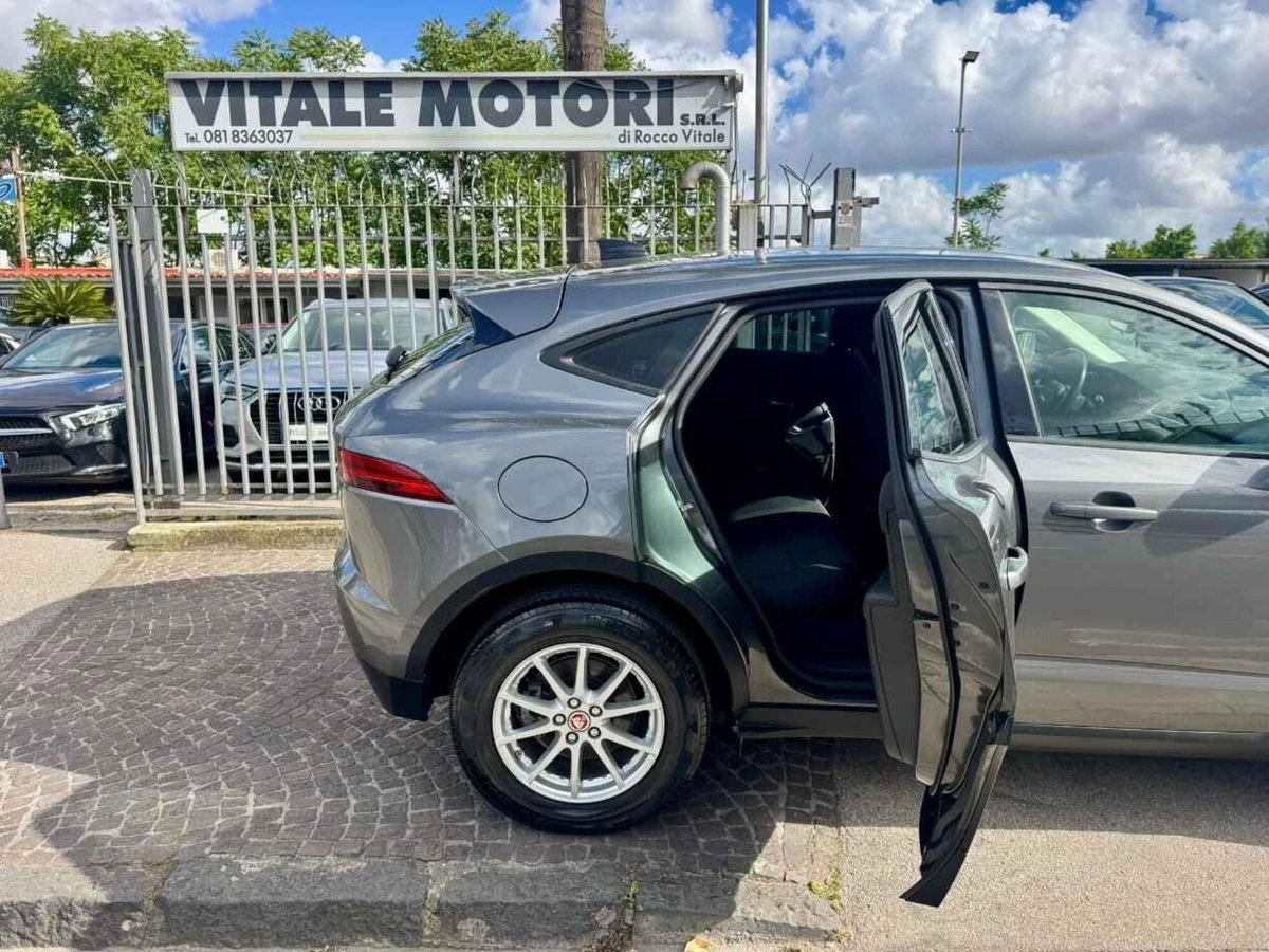 Jaguar E-Pace 2.0D 150 CV AWD aut. R-Dynamic (12)