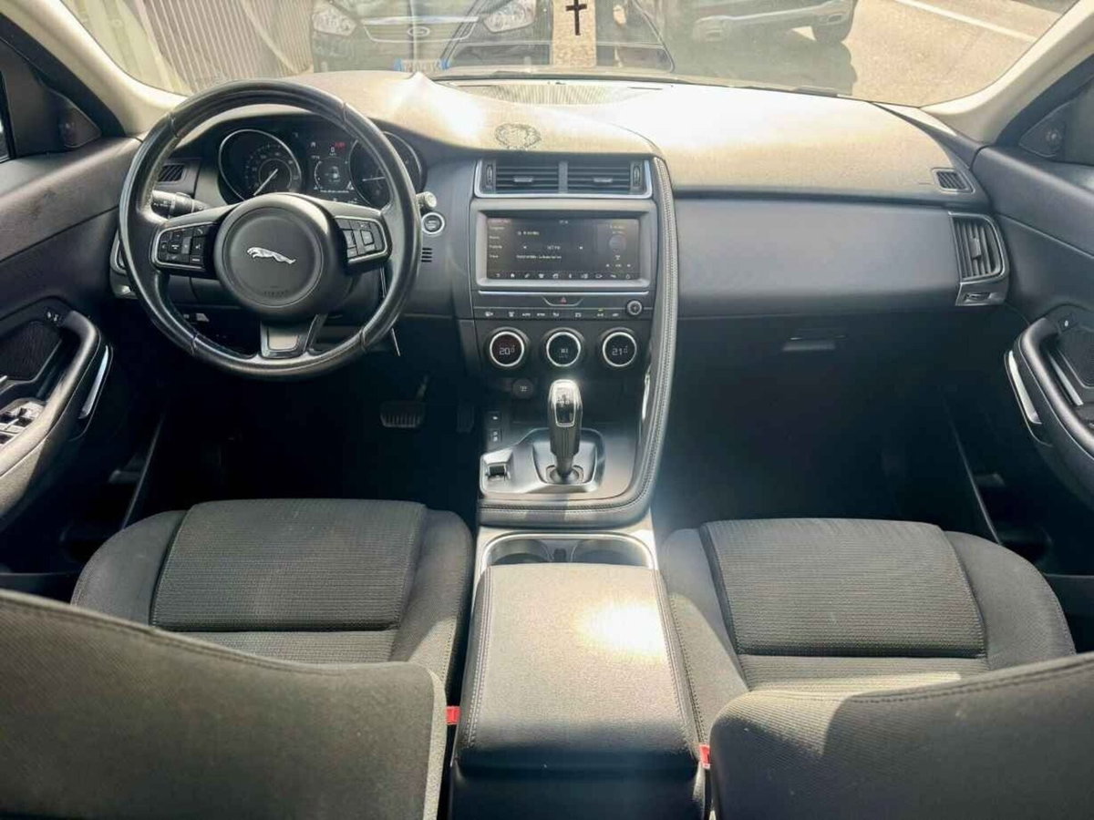 Jaguar E-Pace 2.0D 150 CV AWD aut. R-Dynamic (13)