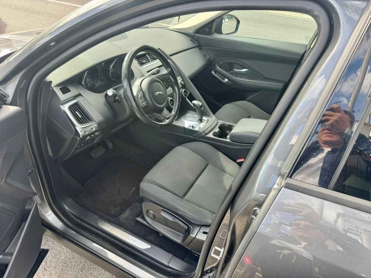 Jaguar E-Pace 2.0D 150 CV AWD aut. R-Dynamic (16)