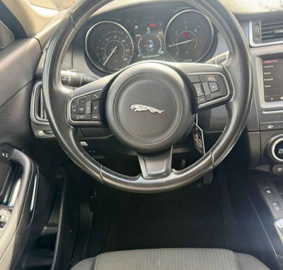 Jaguar E-Pace 2.0D 150 CV AWD aut. R-Dynamic (17)