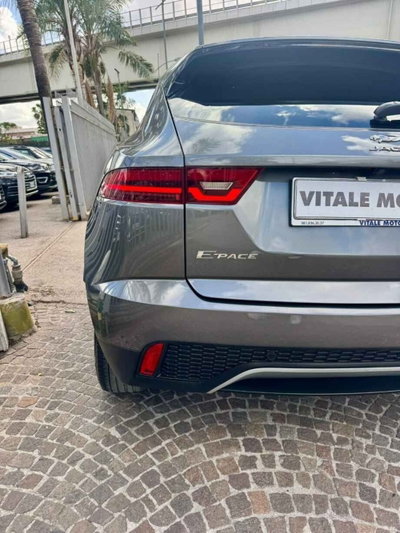 Jaguar E-Pace 2.0D 150 CV AWD aut. R-Dynamic (9)