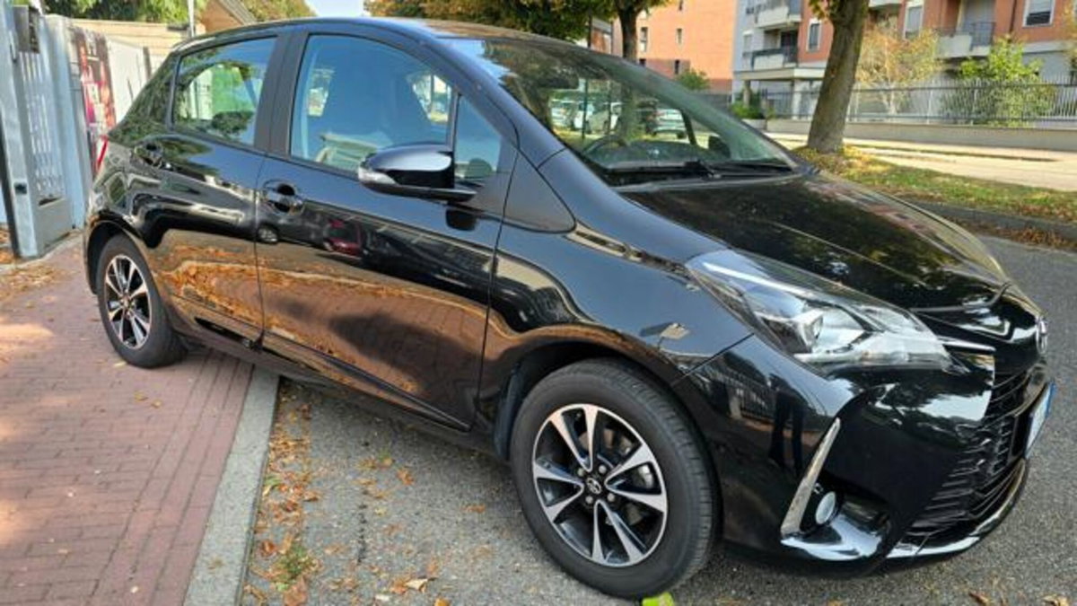 Toyota Yaris 1.0 72 CV 5 porte Active (10)