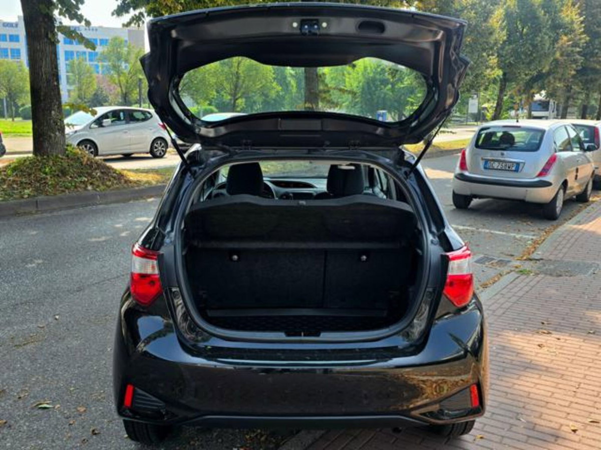 Toyota Yaris 1.0 72 CV 5 porte Active (13)