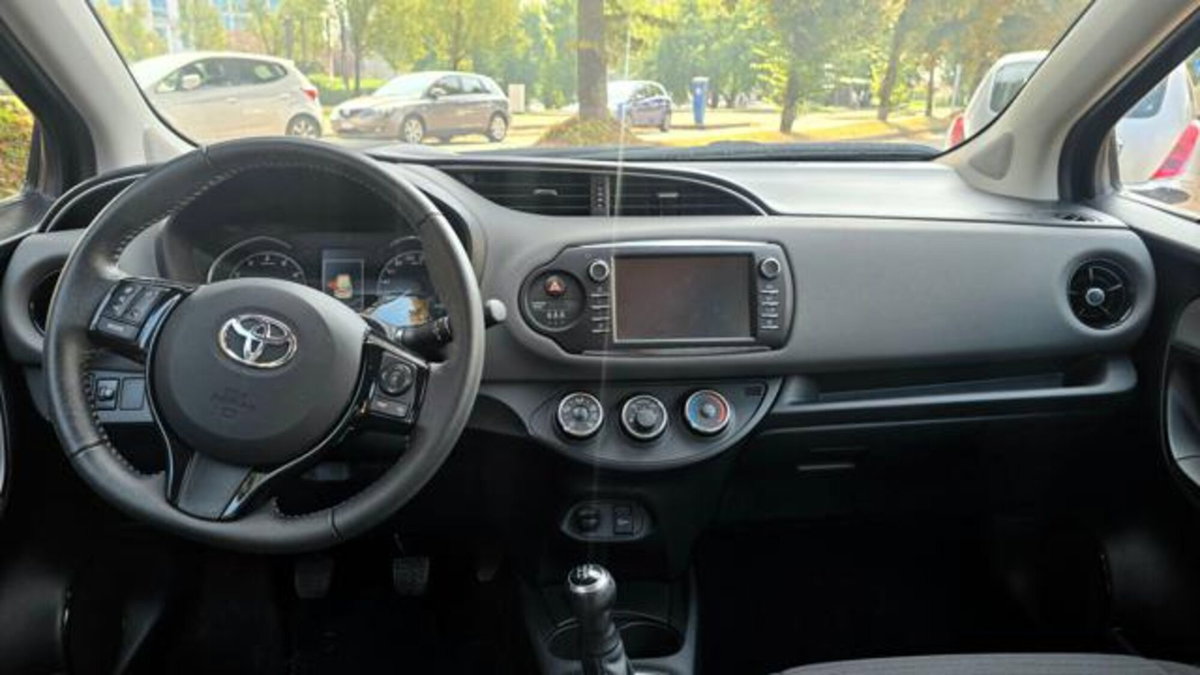 Toyota Yaris 1.0 72 CV 5 porte Active (17)