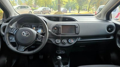 Toyota Yaris 1.0 72 CV 5 porte Active (17)