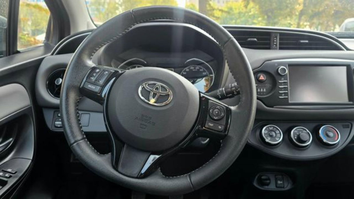 Toyota Yaris 1.0 72 CV 5 porte Active (18)