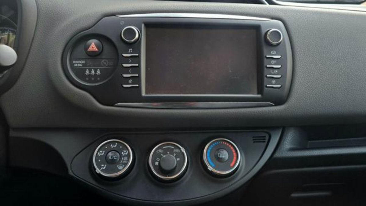 Toyota Yaris 1.0 72 CV 5 porte Active (19)