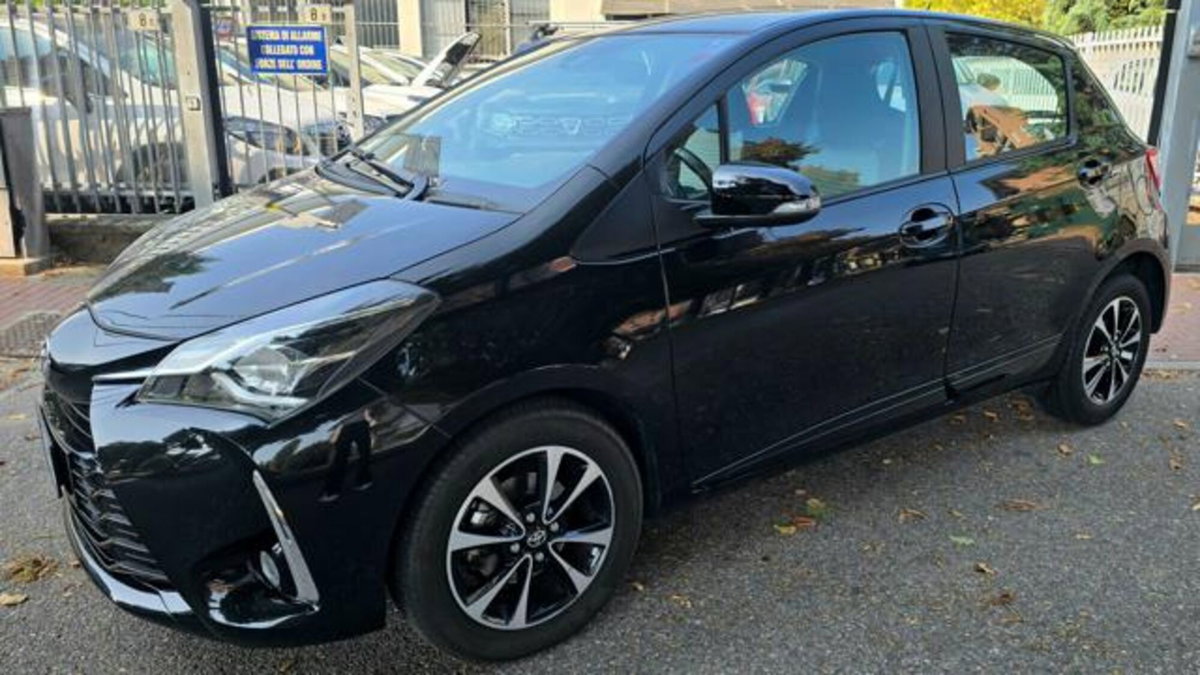 Toyota Yaris 1.0 72 CV 5 porte Active (2)
