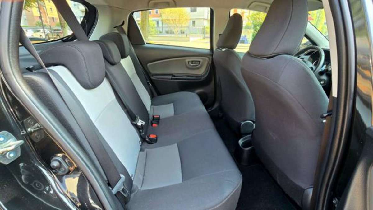 Toyota Yaris 1.0 72 CV 5 porte Active (20)