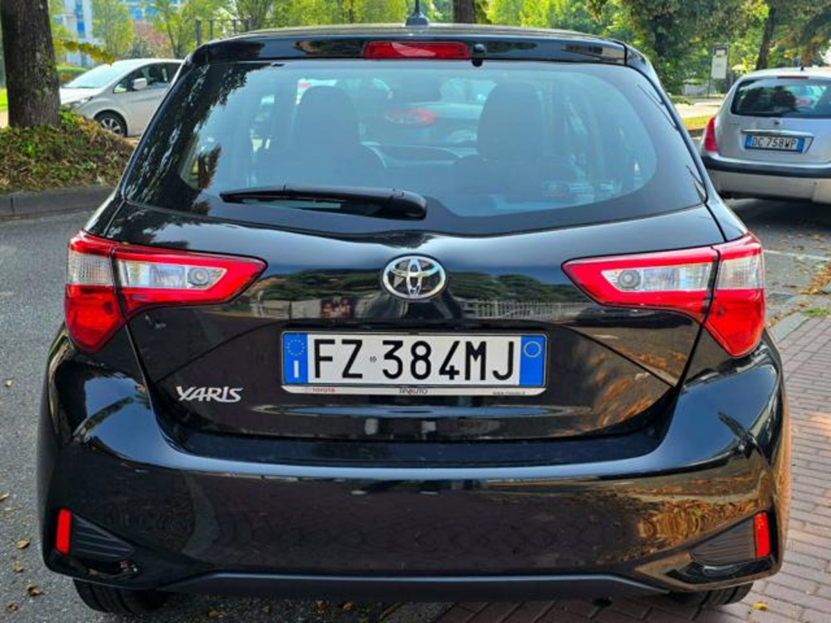 Toyota Yaris 1.0 72 CV 5 porte Active (6)