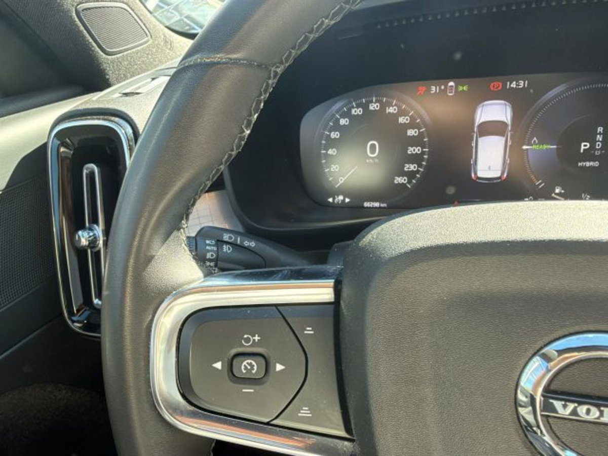 Volvo XC40 T4 Recharge Plug-in Hybrid R-design (12)