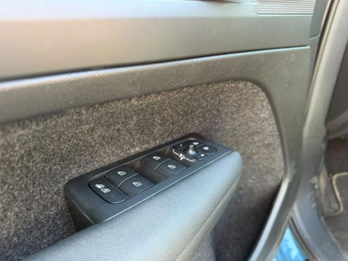 Volvo XC40 T4 Recharge Plug-in Hybrid R-design (14)