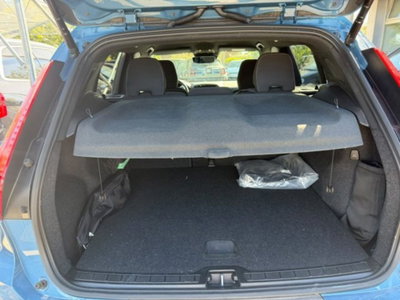 Volvo XC40 T4 Recharge Plug-in Hybrid R-design (9)