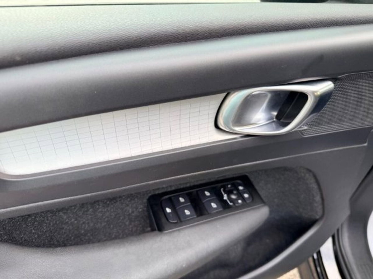 Volvo XC40 T3 Momentum Pro (7)