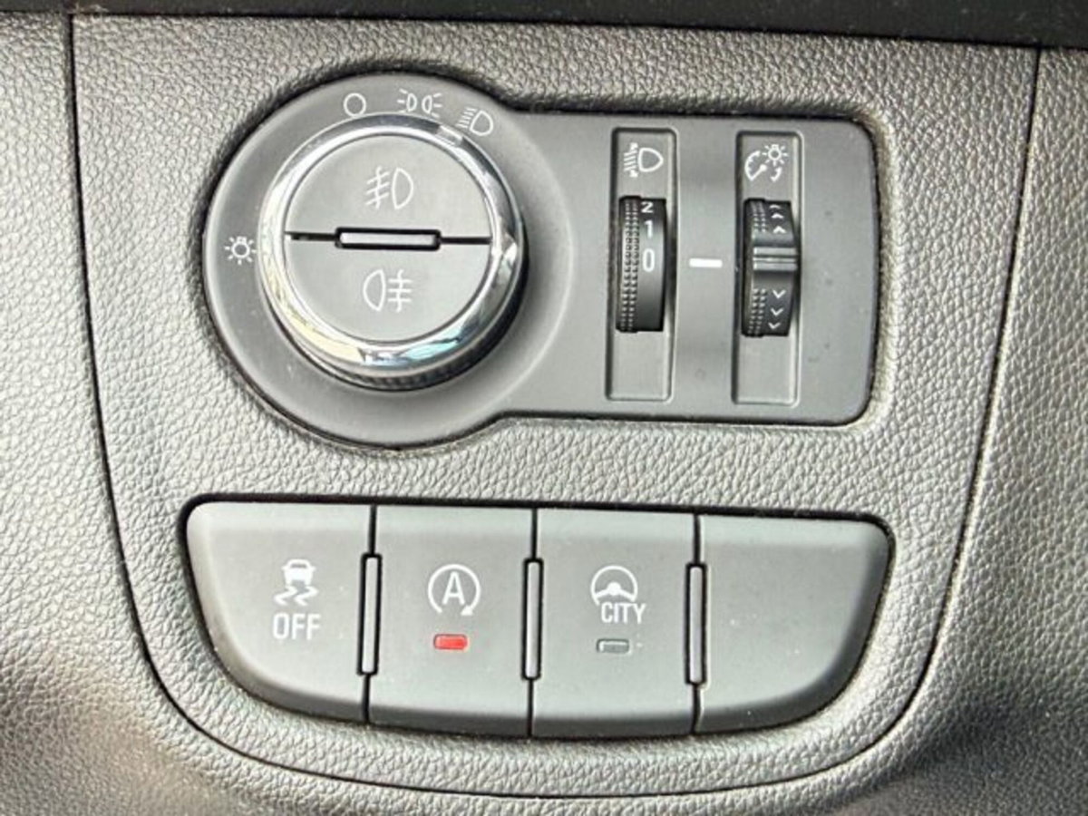Opel Karl Rocks 1.0 75 CV (10)