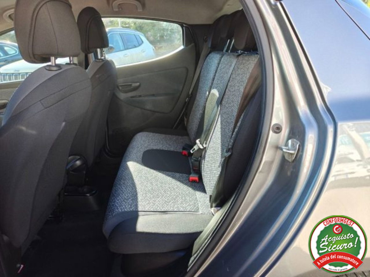 Lancia Ypsilon 1.0 FireFly 5 porte S&S Hybrid Ecochic Gold (10)