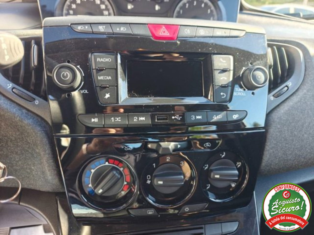 Lancia Ypsilon 1.0 FireFly 5 porte S&S Hybrid Ecochic Gold (12)