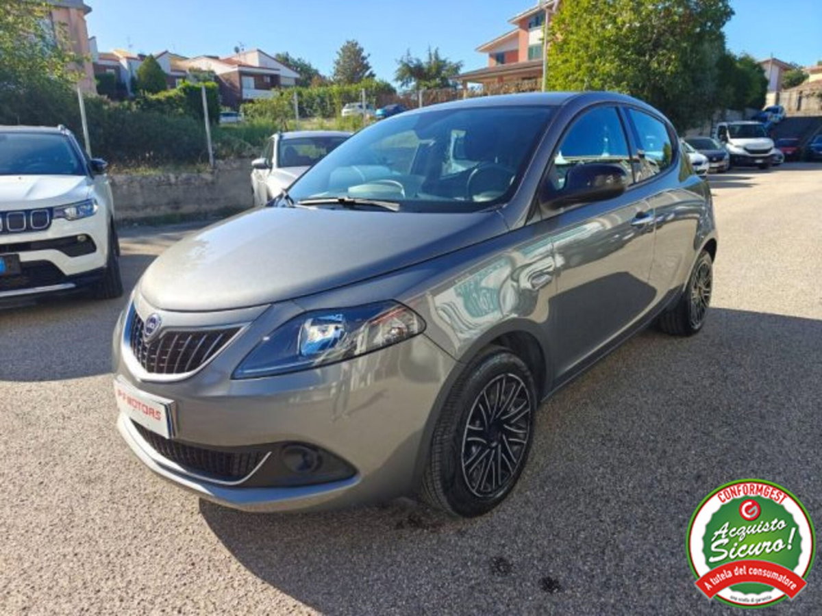 Lancia Ypsilon 1.0 FireFly 5 porte S&S Hybrid Ecochic Gold (2)