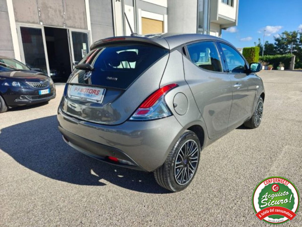 Lancia Ypsilon 1.0 FireFly 5 porte S&S Hybrid Ecochic Gold (5)