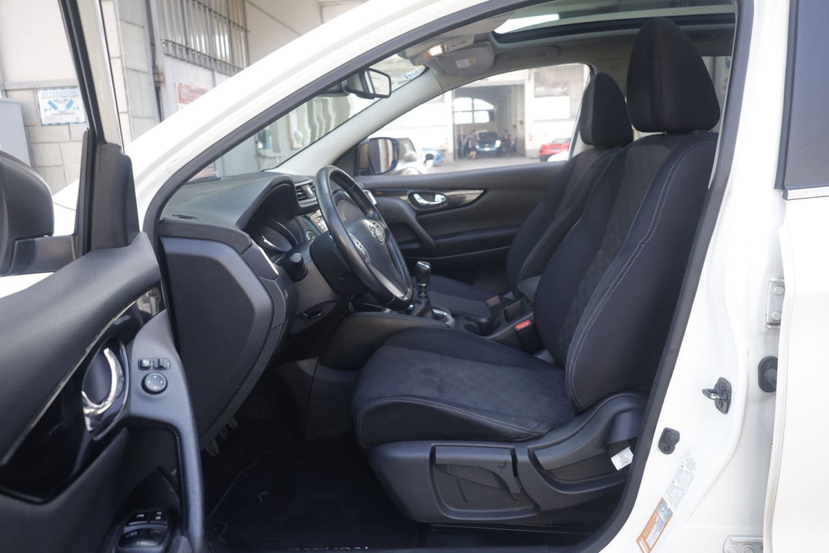 Nissan Qashqai 1.5 dCi Tekna (19)