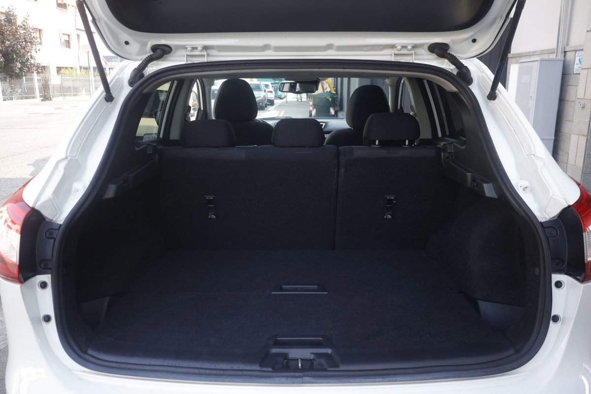 Nissan Qashqai 1.5 dCi Tekna (20)