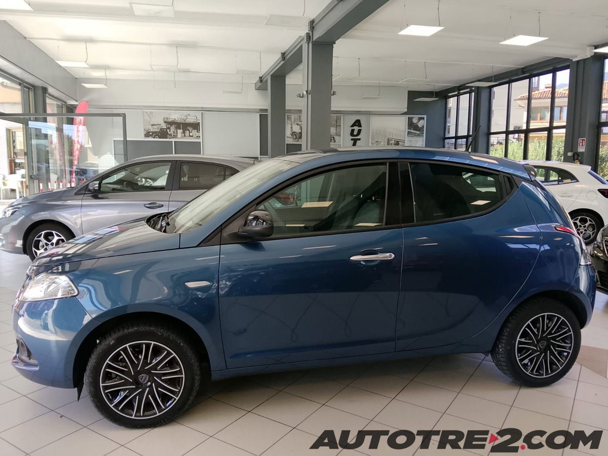 Lancia Ypsilon 1.0 FireFly 5 porte S&S Hybrid Gold Plus (4)