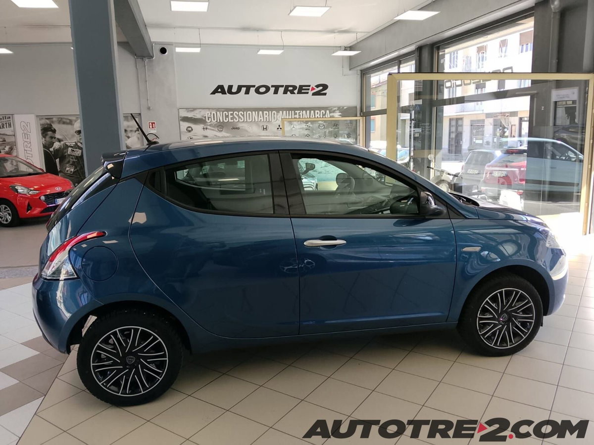 Lancia Ypsilon 1.0 FireFly 5 porte S&S Hybrid Gold Plus (6)