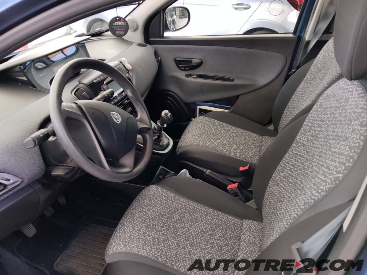Lancia Ypsilon 1.0 FireFly 5 porte S&S Hybrid Gold Plus (8)