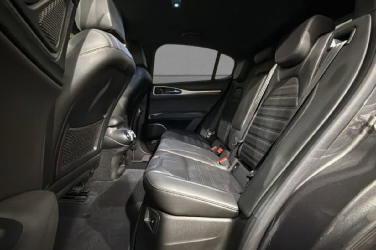 Alfa Romeo Stelvio Stelvio 2.0 Turbo 200 CV AT8 Q4 Sprint (8)