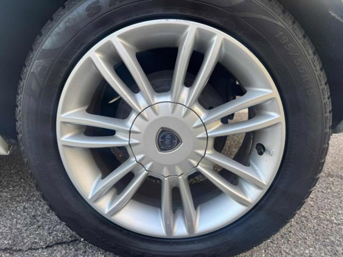 Lancia Ypsilon 1.2 Argento (12)